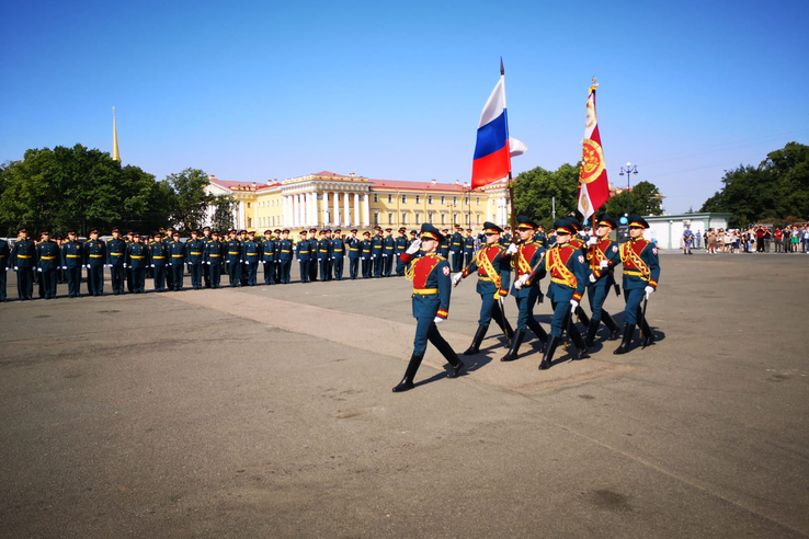Выпускникам Санкт-Петербургского института войск национальной гвардии вручили дипломы
