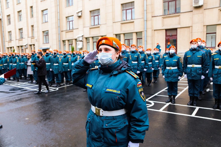 Юная ленинградка помогла пожарным в борьбе с огнём