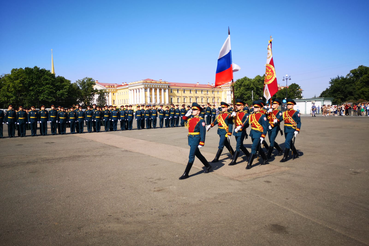 Выпускникам Санкт-Петербургского института войск национальной гвардии вручили дипломы