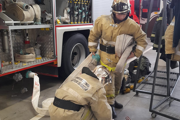 Областные пожарные помогают подготовиться к спортивной игре «Зарница»