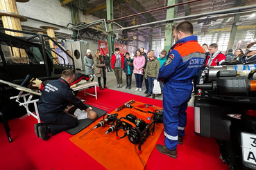 Спасатели Ленинградской области приняли участие в мотовыставке IMIS 2022